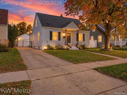 2471 Brickley St, Ferndale, MI, 48220-3417 | Card Image
