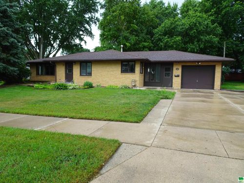 612 5th St, Sheldon, IA, 51201-1610 | Card Image