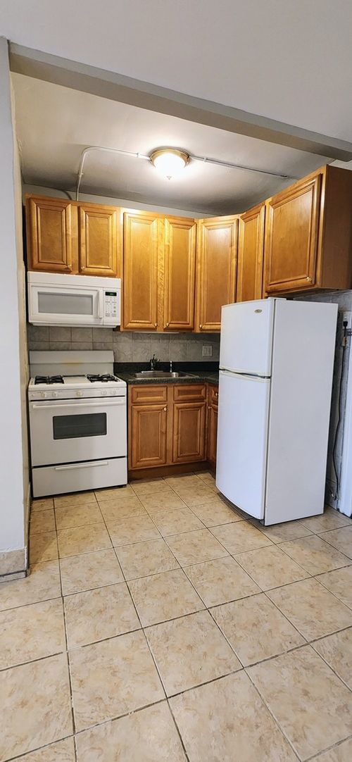 apt-214-4764 Virginia Ave, Chicago, IL, 60625-3700 | Card Image