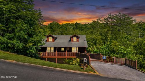 1960 Oakmont Dr, Sevierville, TN, 37876-3426 | Card Image