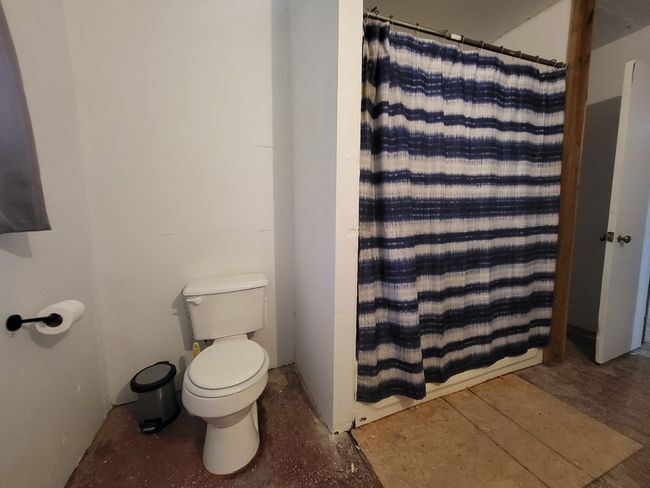 213 Hawthorne St, Home with 4 bedrooms, 1 bathrooms and null parking in Elkhart TX | Image 6