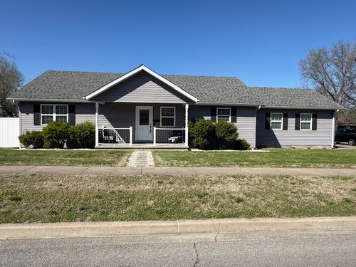 911 E Stotlar St, Herrin, IL, 62948-3933 | Card Image