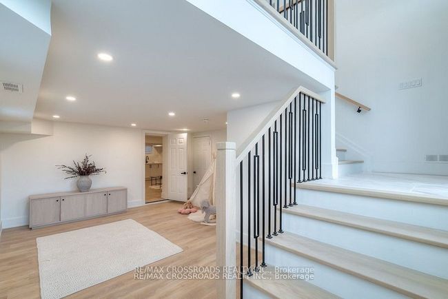 696 Hillview Cres, House other with 6 bedrooms, 5 bathrooms and 10 parking in Pickering ON | Image 30