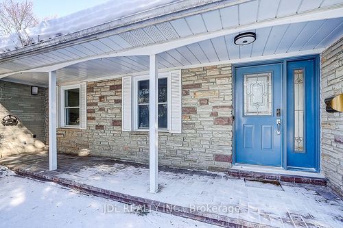 15 Crossburn Dr, North York, ON, M3B2Z3 | Card Image