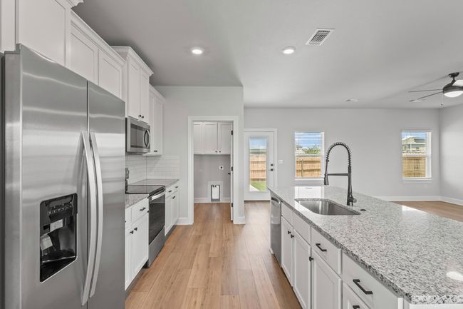 9312 Gladsome Path, House other with 3 bedrooms, 3 bathrooms and 2 parking in Manor TX | Image 5