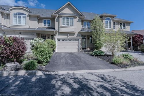 582 Stonehenge Drive, Ancaster, ON, L9K0B2 | Card Image