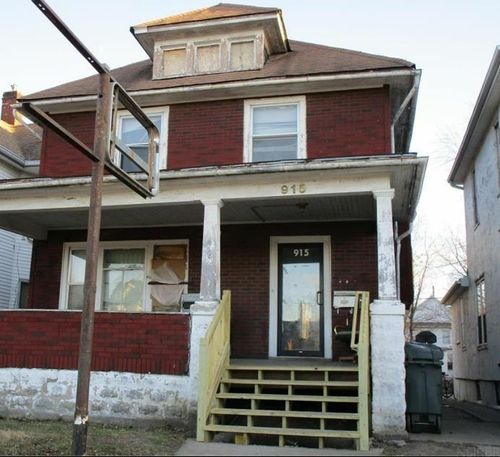 915 W 5th St, Waterloo, IA, 50702-2127 | Card Image