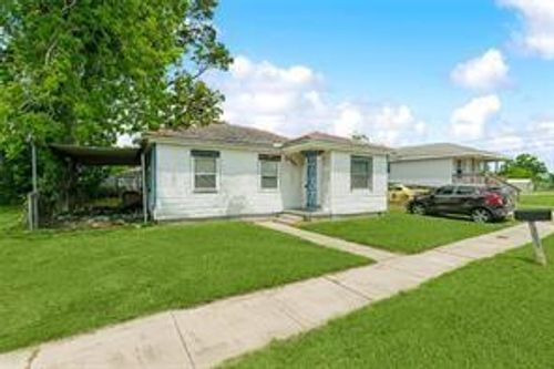 2112 Licciardi Ln, Violet, LA, 70092-2909 | Card Image