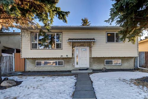 1059 Pinecliff Dr Ne, Calgary, AB, T1Y3W8 | Card Image