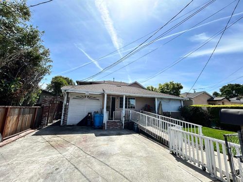 708 4th Ave, Redwood City, CA, 94063-3911 | Card Image