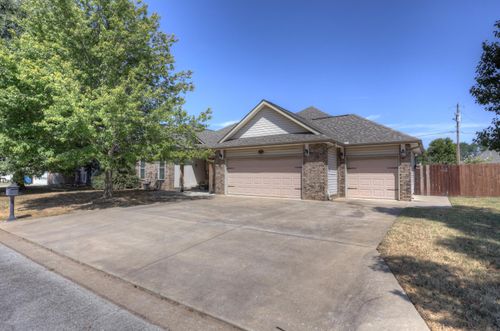 123 Jared Blvd, Webb City, MO, 64870-9214 | Card Image