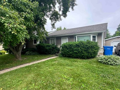 733 Connie Rd, Baraboo, WI, 53913-1011 | Card Image