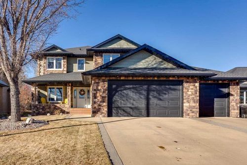 38 Estella Cres, Lacombe, AB, T4L2M3 | Card Image