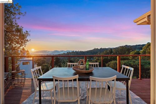 6741 Snake Rd, Oakland, CA, 94611-2244 | Card Image