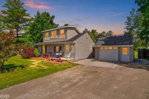 1533 Galbraith Line Rd, Yale, MI, 48097-4746 | Card Image