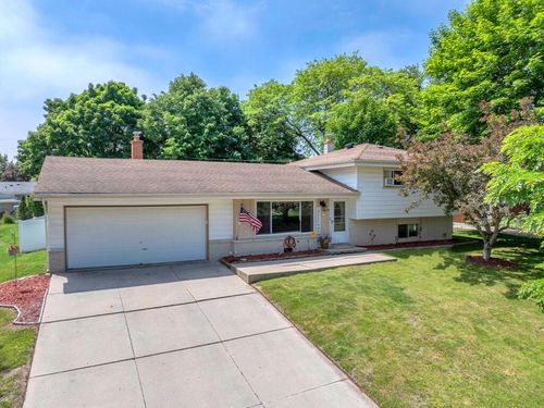 215 E Beutel Road, Port Washington, WI, 53074 | Card Image