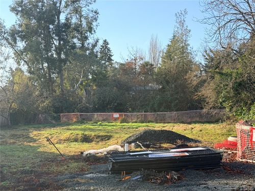 881 Jasmine Ave, Saanich, BC, V8Z2P3 | Card Image