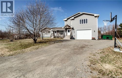 18 Louis-Bourg St, Bouctouche, NB, E4S3N7 | Card Image