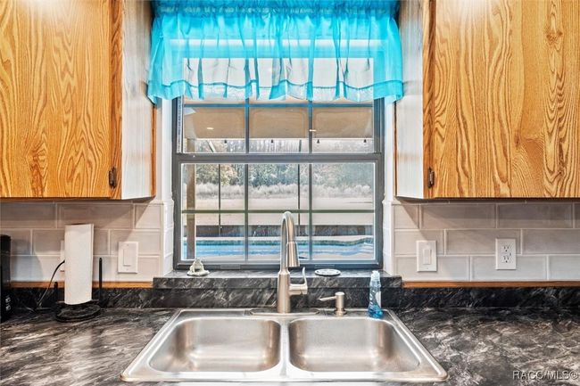 7618 W Golf Club St, House other with 3 bedrooms, 2 bathrooms and 2 parking in Crystal River FL | Image 10