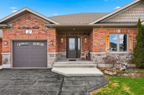 6 Brown St N, Clifford, ON, N0G1M0 | Card Image
