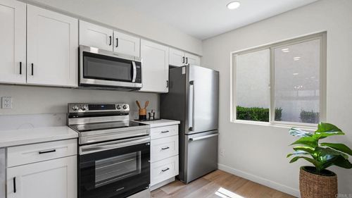 134 Espanas Gln, Escondido, CA, 92026-2977 | Card Image