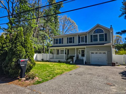 21 Pine Cone St, Middle Island, NY, 11953-1419 | Card Image