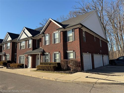 8455 Williamstown Dr, Shelby Twp, MI, 48316-2656 | Card Image