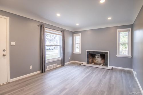 150 Wilson Ave, Clawson, MI, 48017-2324 | Card Image