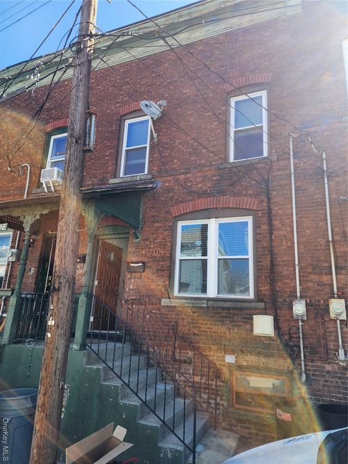 11 Coonley Ct, Staten Island, NY, 10303-2216 | Card Image