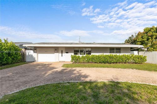 1511 Nw 85th Way, Pembroke Pines, FL, 33024-4837 | Card Image