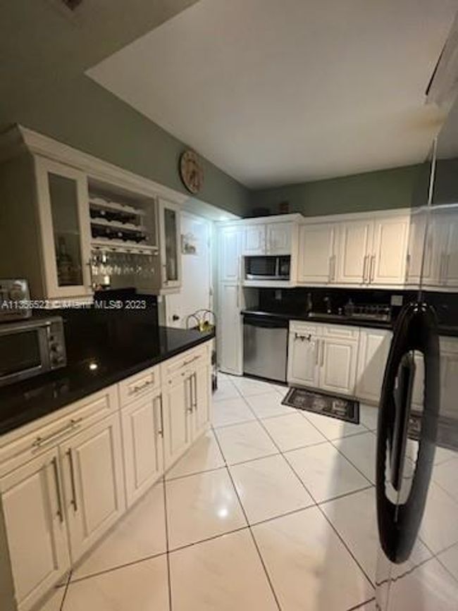 APT-1520 - 3800 S Ocean Dr, Condo with 2 bedrooms, 2 bathrooms and null parking in Hollywood FL | Image 14