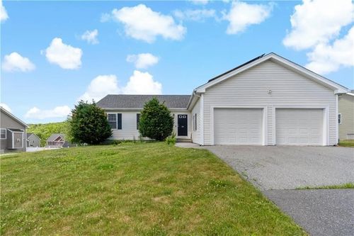 139 Danielle Dr, Woonsocket, RI, 02895-6673 | Card Image