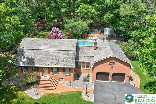 595 Walnut Ave, PEN ARGYL, PA, 18072-1268 | Card Image