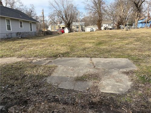 826 Osage St, Leavenworth, KS, 66048-1821 | Card Image