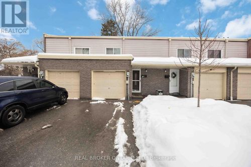 9 Pepper Vineway, North York, ON, M2J4J7 | Card Image