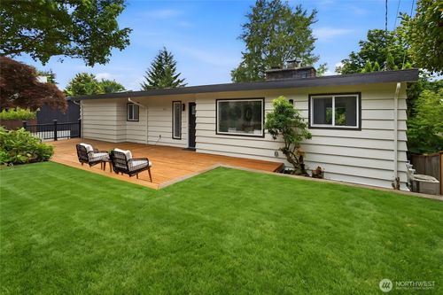 325 105th Ave Se, Bellevue, WA, 98004-6270 | Card Image