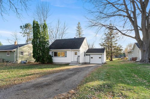 76 Mcleod Ave Ne, Hutchinson, MN, 55350-1708 | Card Image