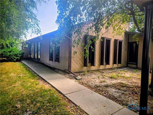 2735 Navarre Avenue, Oregon, OH, 43616 | Card Image