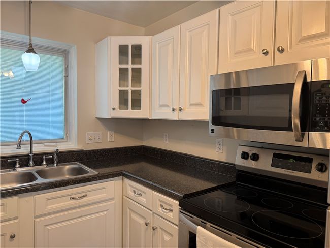 1523 Timothy Dr, Condo with 2 bedrooms, 1 bathrooms and 1 parking in Derry Twp PA | Image 4
