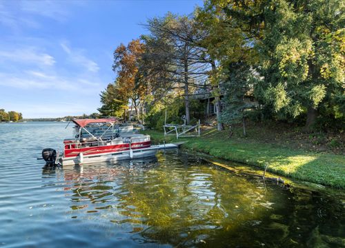 5334956 Road B, Okauchee, WI, 53069-9729 | Card Image