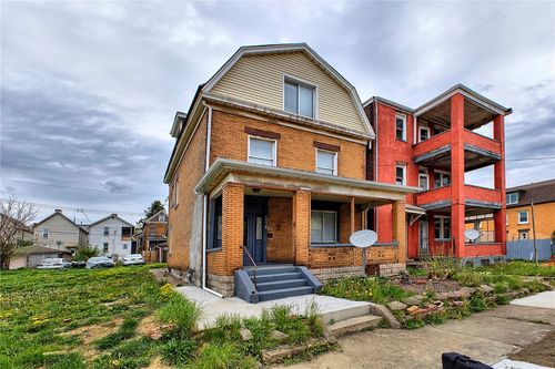 519 Center St, E Pittsburgh, PA, 15112-1105 | Card Image