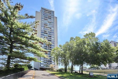5 Horizon Rd, Fort Lee, NJ, 07024-6651 | Card Image