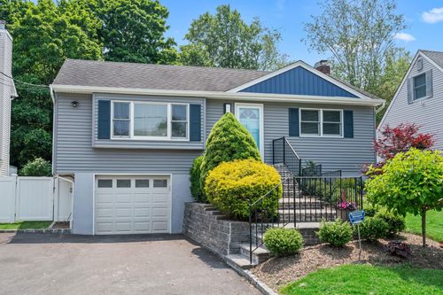 30 Chestnut St, Huntington, NY, 11743-7104 | Card Image