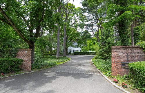 251 Bayville Rd, Locust Valley, NY, 11560-1401 | Card Image