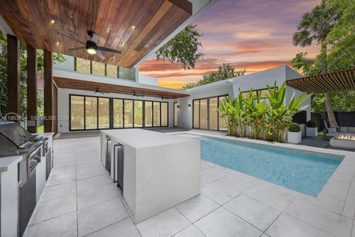 941 Ne 92nd St, Miami Shores, FL, 33138-2910 | Card Image