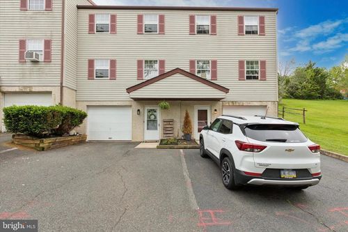 10 Berger Ln, SCHWENKSVILLE, PA, 19473-2317 | Card Image
