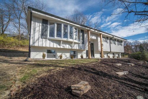 21740 W Lochinvar Ln, New Berlin, WI, 53146-4720 | Card Image