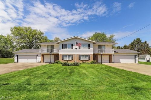 2512 Twin Lakes Dr, Uniontown, OH, 44685-9719 | Card Image