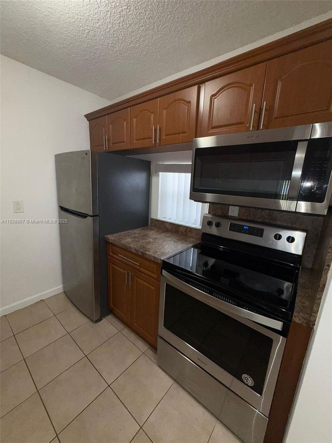 APT-105 - 8560 N Sherman Cir, Condo with 2 bedrooms, 1 bathrooms and null parking in Miramar FL | Image 4