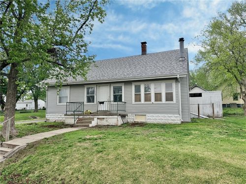 1428 Cedar St, Trenton, MO, 64683-1656 | Card Image